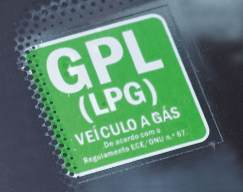 Os carros com este selo respeitam os requisitos para estacionar em qualquer parque.